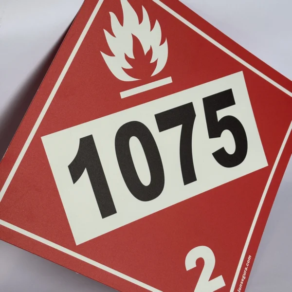 Foto lateral de cartel clase 2.1 con ejemplo de UN 1075