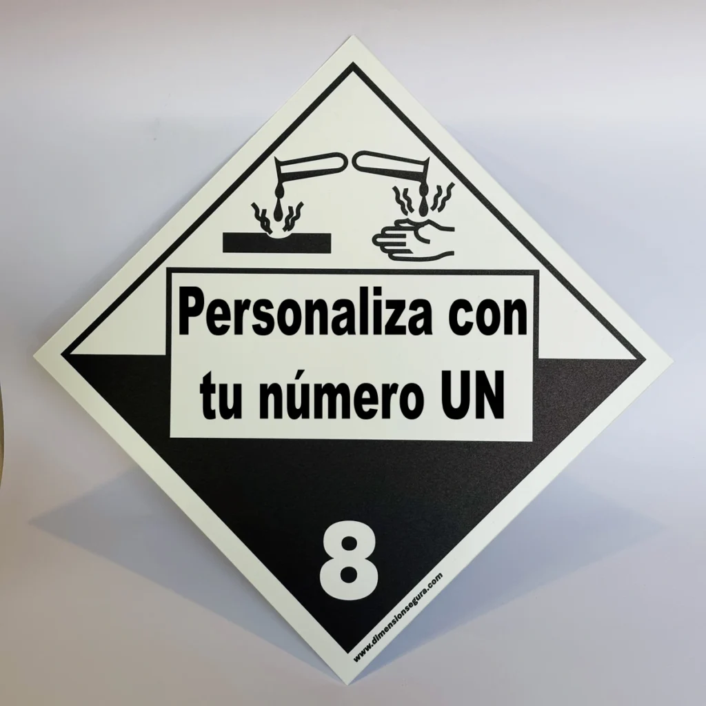 Foto de cartel clase 8 con UN personalizado