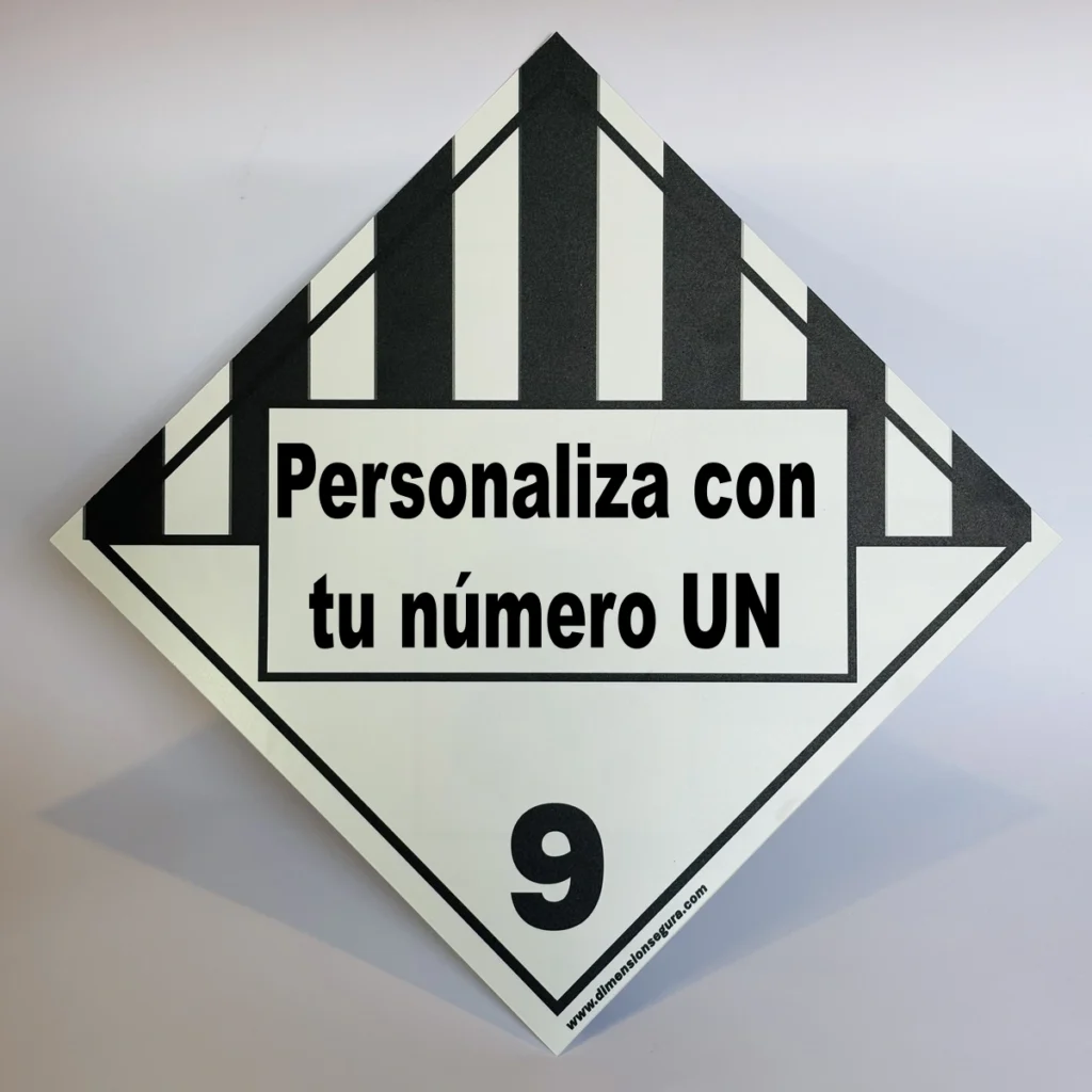 Foto de cartel clase 9 con UN personalizado
