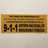 letrero con el número telefónico del 911, foto frontal