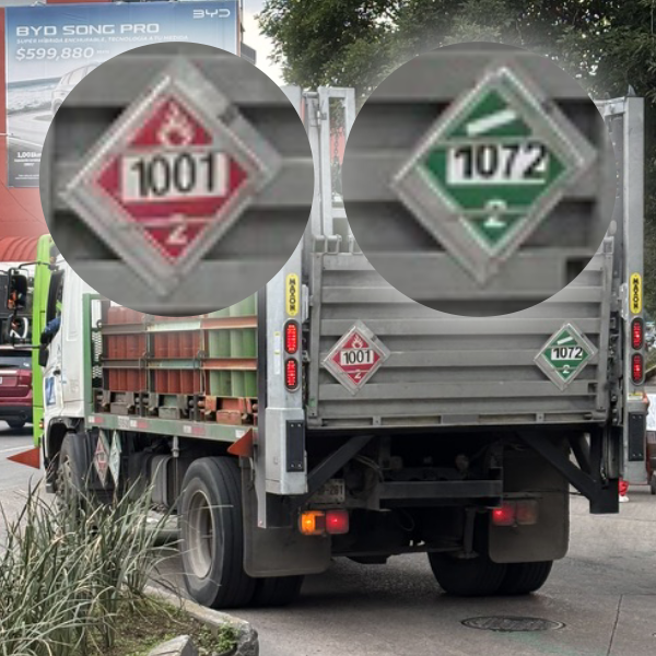 Foto de (otro) camión que transporta oxígeno UN1072 y acetileno UN1001, con zoom
