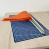 Foto real (no IA) de banderolas para exceso de dimensiones