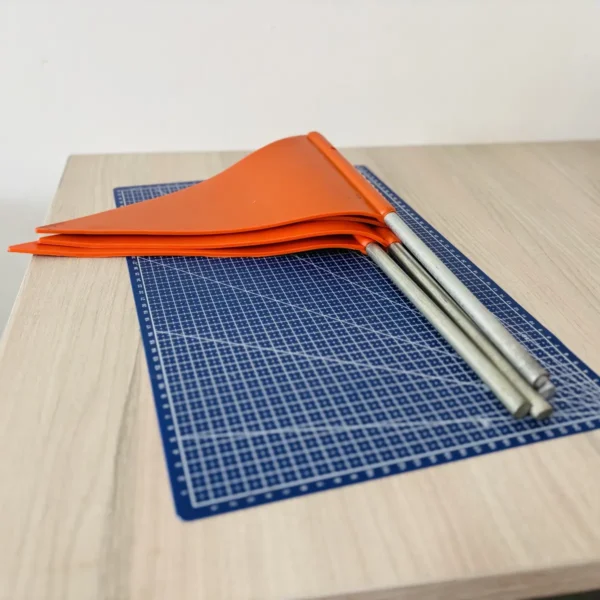 Foto real (no IA) de banderolas para exceso de dimensiones