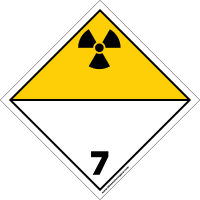 Clase 7 - Cartel amarillo arriba y blanco abajo con símbolo de trébol esquematizado